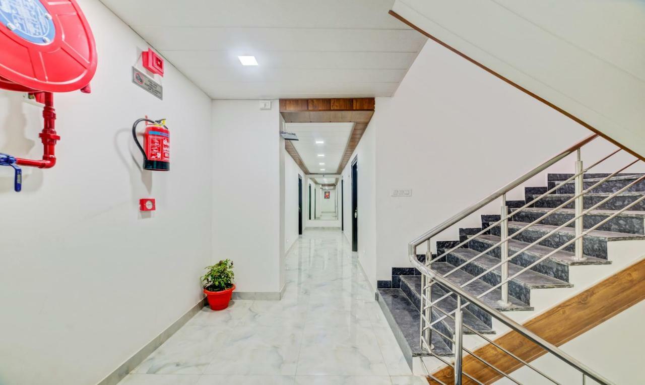 Hotel Nysha Palace Near Igi Airport New Delhi Buitenkant foto
